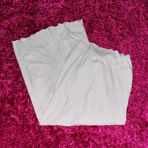 PRETTY LITTLE THING WHITE MAXI SKIRT ⭐️ - Picture 2 of 3